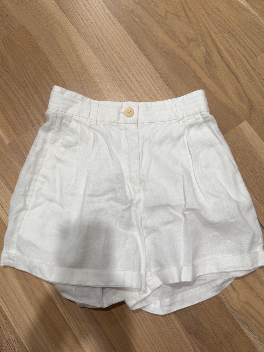 Wilfred High-Rise White Pleated Linen Shorts